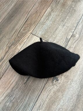 Black Wool Beret